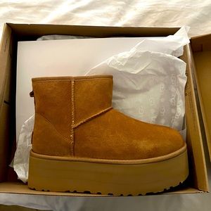 BRAND NEW, UGG classic mini platform boots- size 9